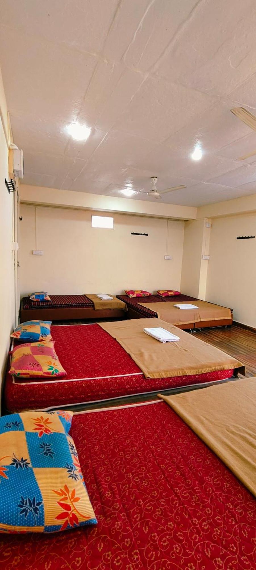 Shri Shiv Ganga Bhakt Niwas Hotel Ujjain Exterior photo