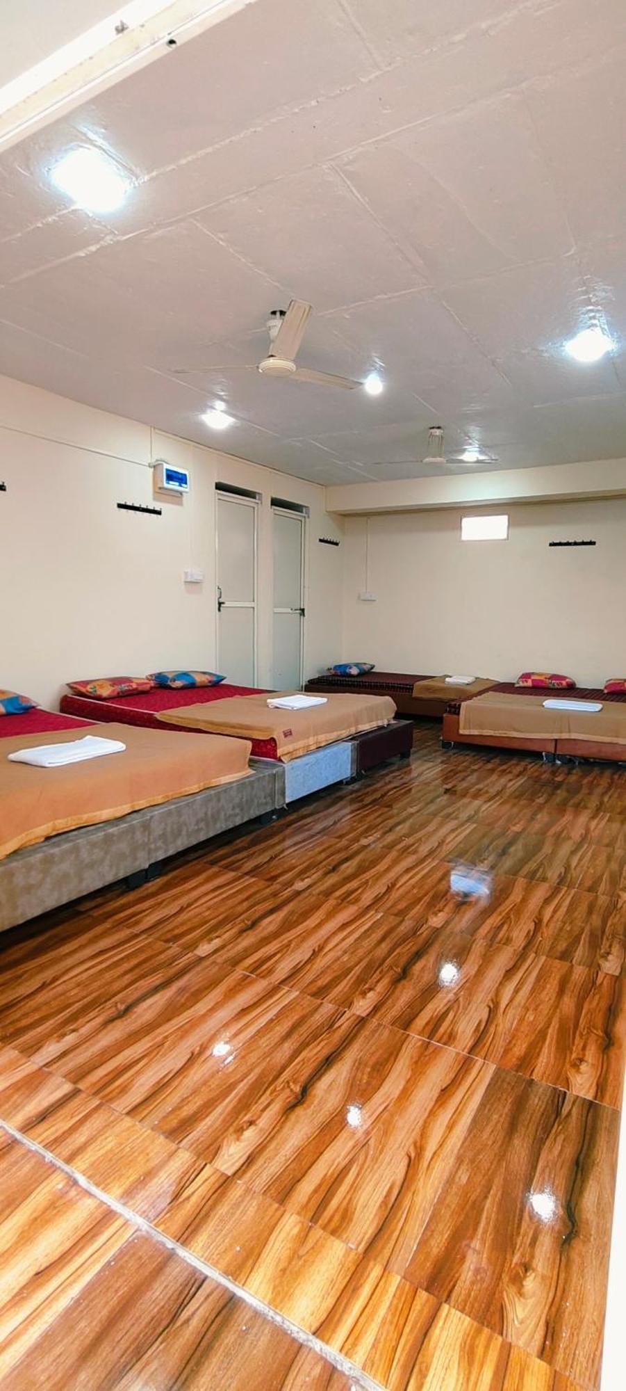 Shri Shiv Ganga Bhakt Niwas Hotel Ujjain Exterior photo