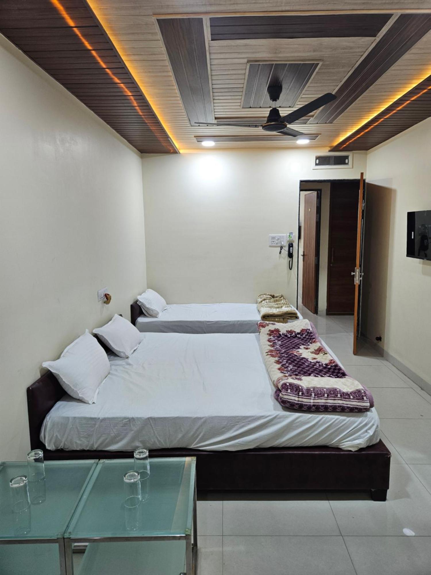 Shri Shiv Ganga Bhakt Niwas Hotel Ujjain Exterior photo