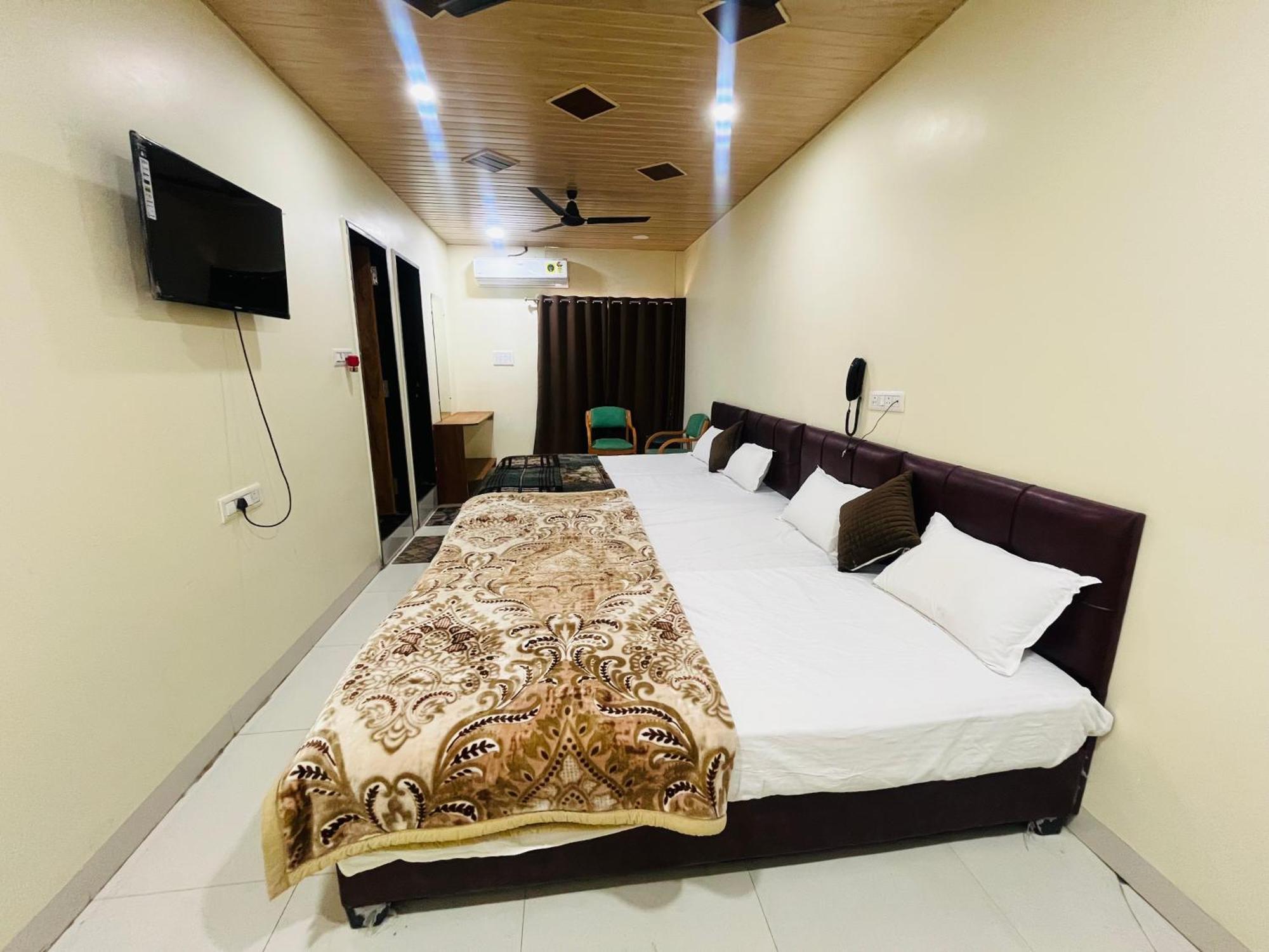 Shri Shiv Ganga Bhakt Niwas Hotel Ujjain Exterior photo