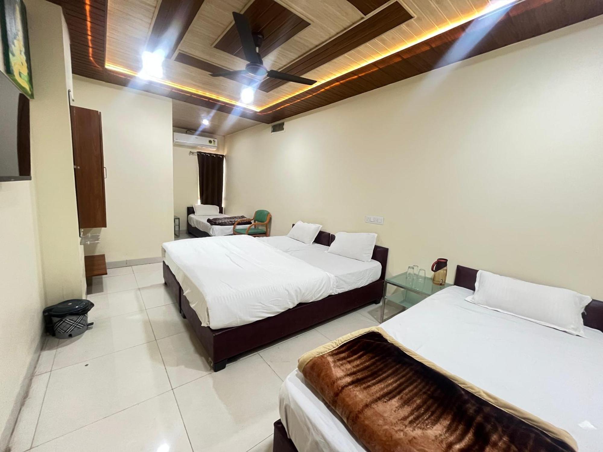 Shri Shiv Ganga Bhakt Niwas Hotel Ujjain Exterior photo