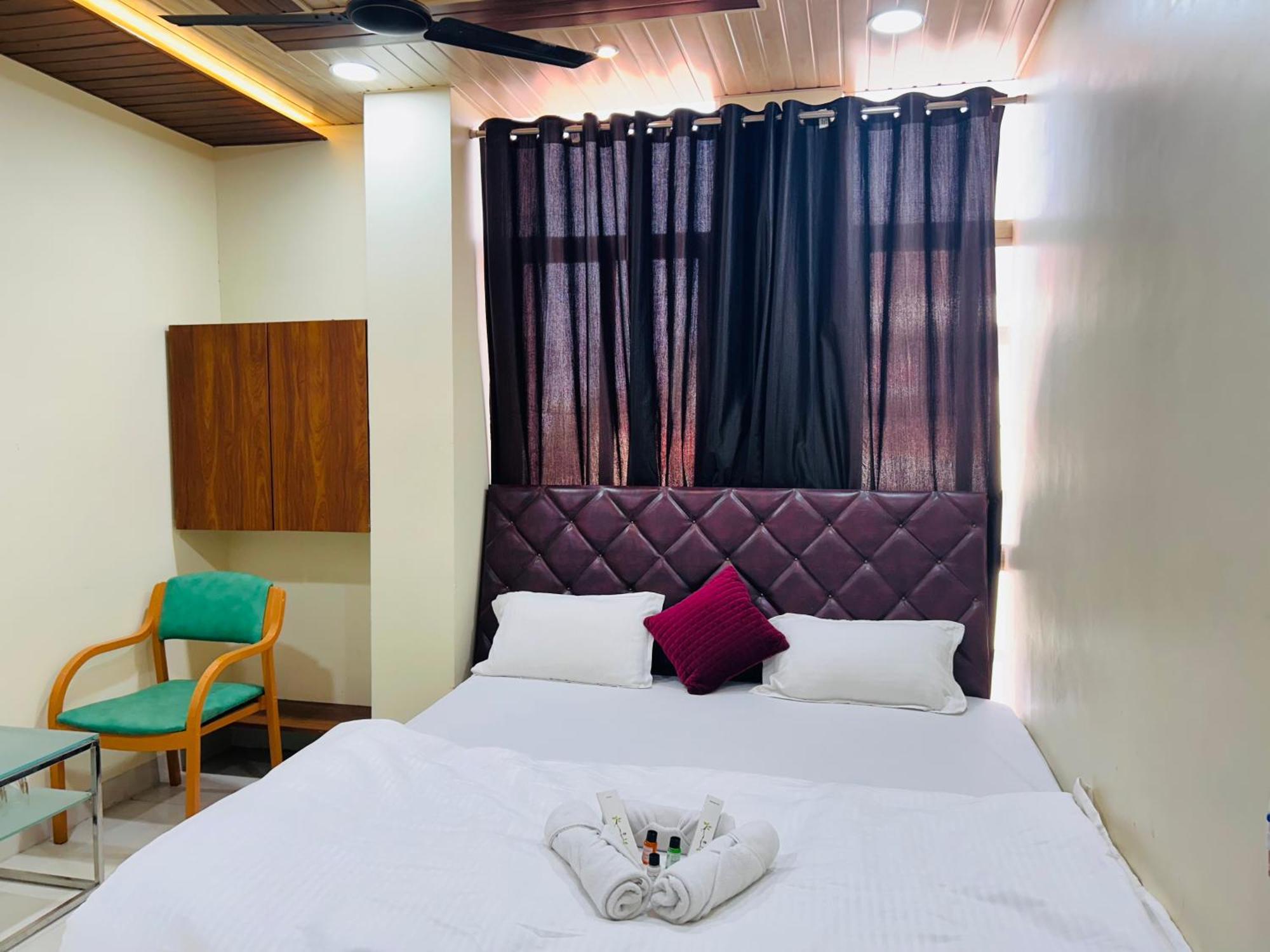 Shri Shiv Ganga Bhakt Niwas Hotel Ujjain Exterior photo